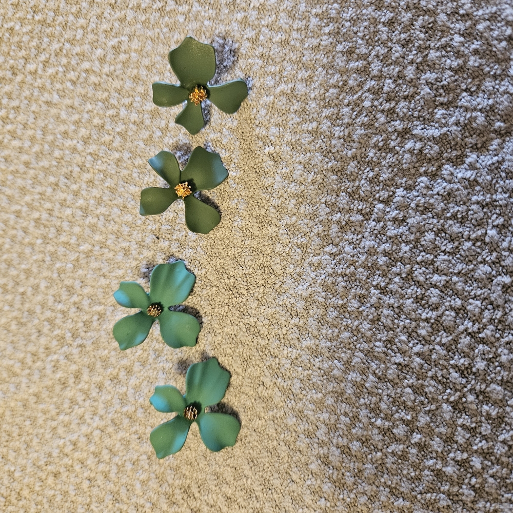 2 Pair Of Beautiful Green Flower Earrings
